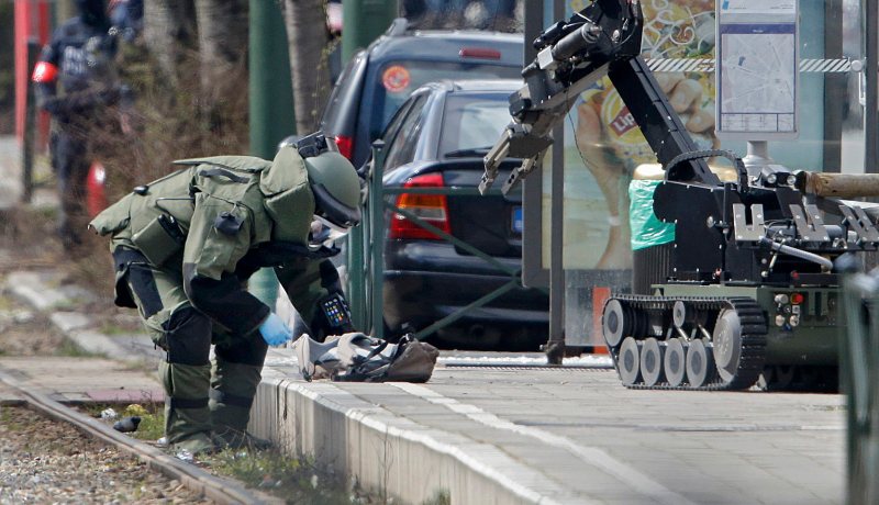 مواد متفجرة وتركيبة كيمياوية بشقة انتحاريي بروكسل