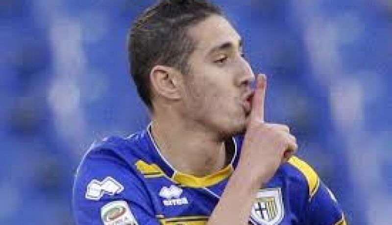 تعثر مفاوضات الهلال السعودي مع الجزائري اسحاق بلفوضيل