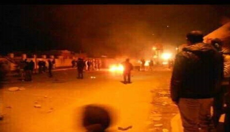 بالصور والفيديو.. اشتباكات بين محتجين وقوات الأمن في القصرين بتونس