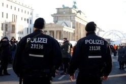 ألمانيا تفتش مركزا للاجئين على خلفية حادثة الدهس في برلين