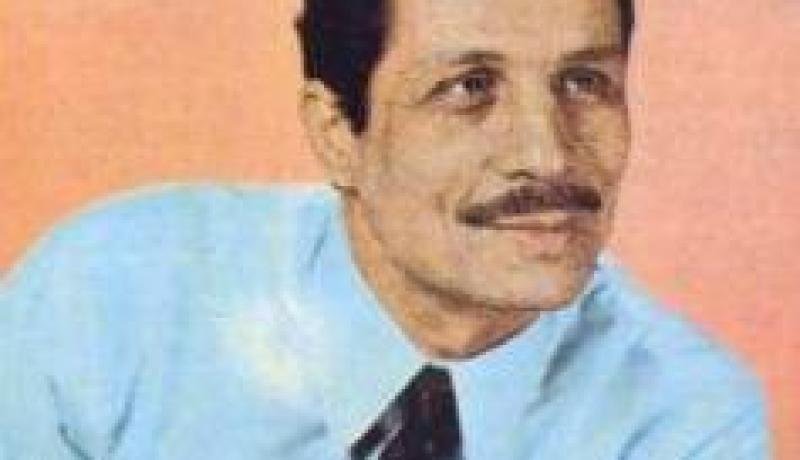 يعتدي على شيخ بصاعق كهربائي محاولا ذبحه بخنجر