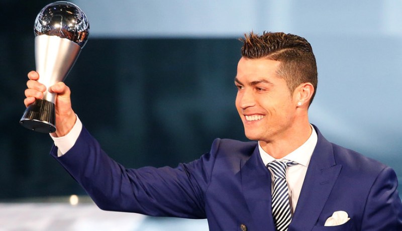 رونالدو يتوج للمرة الرابعة بجائزة الفيفا لأفضل لاعب في العالم 2016