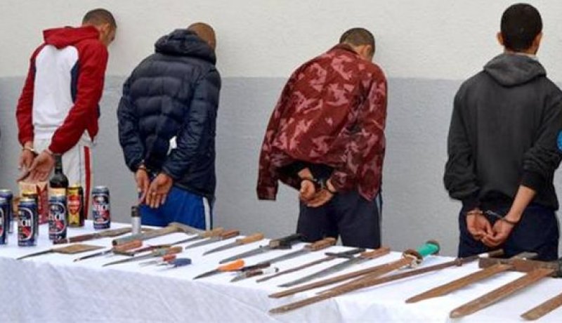 الإطاحة بعصابة أشرار و حجز كمية من الأسلحة المحظورة بحجوط