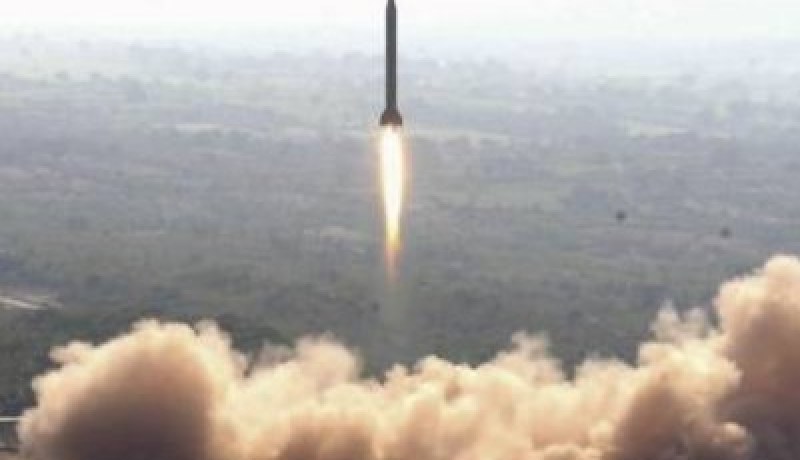 كوريا الشمالية ستطلق صاروخا في ديسمبر