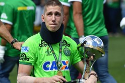 شاهد.. حارس شابيكوينسي البرازيلي يبكي الجمهور في أول ظهور له