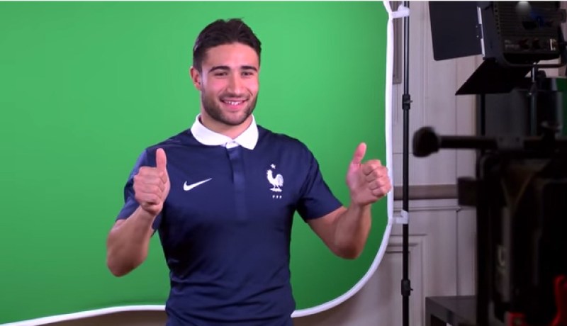 شاهد سعادة نبيل فقير مع المنتخب الفرنسي في مركز كليرفونتان