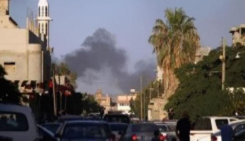 مقتل شخص وإصابة 3 مدنيين جراء سقوط قذائف عشوائية بليبيا