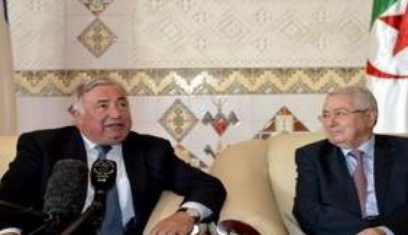رئيس مجلس الشيوخ الفرنسي يحل بالجزائر
