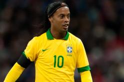 بالفيديو رونالدينيو ينجو من حادث رهيب