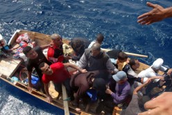 توقيف 8 حراقة بينهم رعيتين سوريتين على متن قارب بسواحل تيموشنت