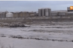 بالفيديو ..صور مرعبة لارتفاع خطير لمستوى منسوب مياه  واد الحراش