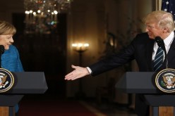 ترامب يكشف سبب عدم مصافحته المستشارة الألمانية ميركل