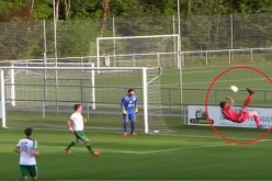 بالفيديو.. مدافع يسجل أجمل هدف في التاريخ ضد مرماه