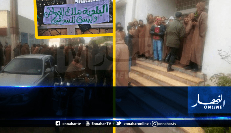 مواطنون يغلقون مقر بلدية مناور في معسكر مطالبين برحيل المير