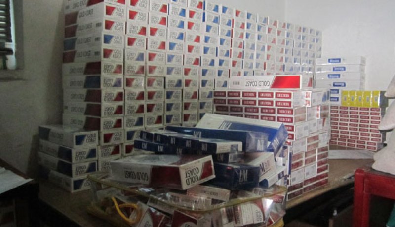 تفكيك شبكة دولية لتهريب السجائر من الجزائر إلى ميناء مرسيليا