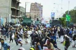 إصابات جراء إطلاق المسلحين الحوثيين الرصاص لتفريق مظاهرة مناهضة لهم في صنعاء