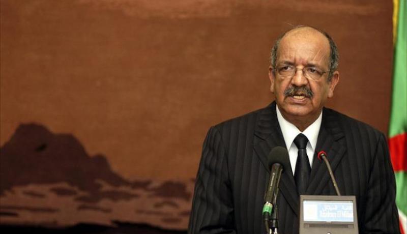 وزير الخارجية يحل بسلطة عمان في زيارة عمل