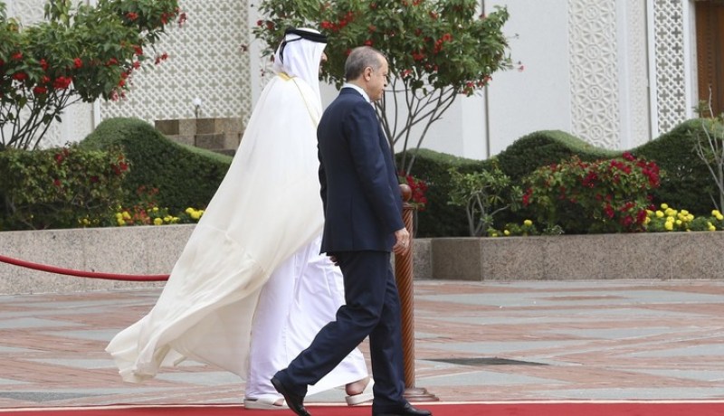 أردوغان ينظم مؤتمرا هاتفيا مع ماكرون وأمير قطر لبحث حلول للأزمة الخليجية