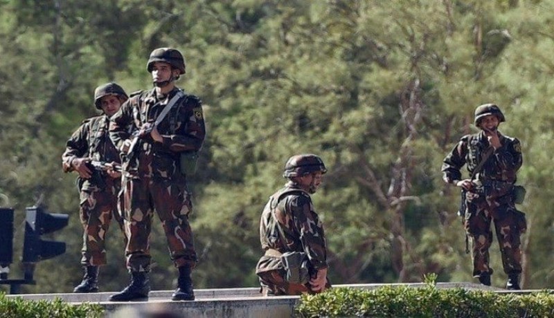 الجيش الوطني الشعبي يوقف مهرب ويحجز سيارة رباعية الدفع في اليزي