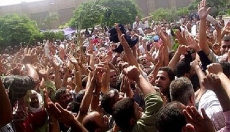 استمرار مظاهرات القوى السياسية بالإسماعيلية احتجاجا على الإعلان الدستوري