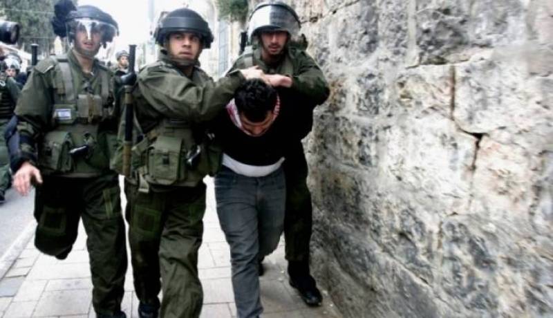 قوات الإحتلال الإسرائيلي تعتقل 15 فلسطينيا وتغلق إذاعة راديو الخليل