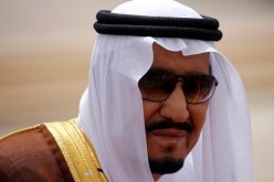 الملك سلمان يستضيف الحجاج القطريين على نفقته الخاصة