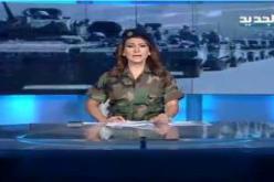 مذيعة لبنانية ترتدي الزي العسكري خلال تقديم النشرة الأخبارية