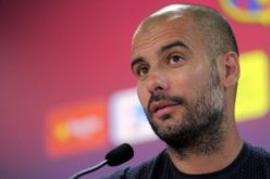 غوارديولا يبلغ لاعبي برشلونة برحيله