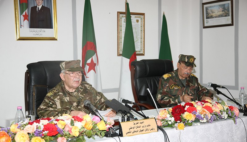 بالصور.. زيارة الفريق قايد صالح إلى قيادة الحرس الجمهوري