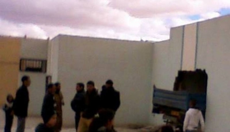 شاحنة مجنونة تصدم مبنى عيادة وتقتحم قاعة العلاج في الجلفة