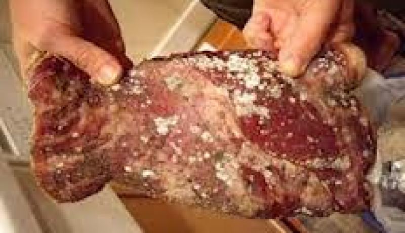 حجز أكثر من قنطار من اللحوم الحمراء في البيض