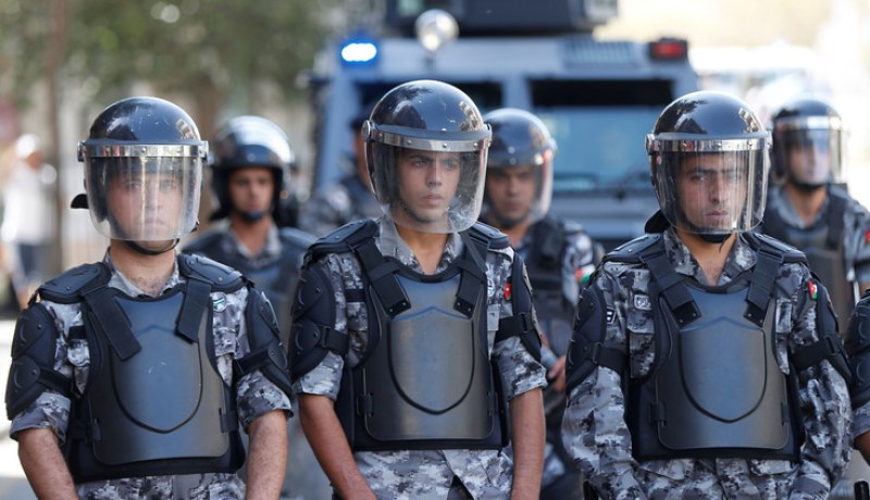مقتل 4 عناصر أمن وسائحة كندية بإطلاق نار على مركز أمني في الأردن