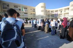 أولياء التلاميذ يجمعون التوقيعات لاستبدال الفرنسية بالإنجليزية في الابتدائي