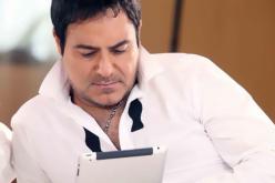 بالصور ..عاصي الحلاني يؤدي مناسك العمرة