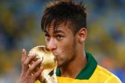 بيليه يفضل نيمار لقيادة المنتخب البرازيلي