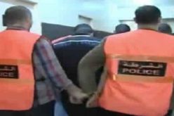 بالفيديو.. شاب يعتدي على والده بطريقة وحشية ويحاول ذبحه