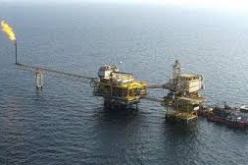 البرنت يهبط لأدنى مستوى له في 5 سنوات قرب 57 دولارا