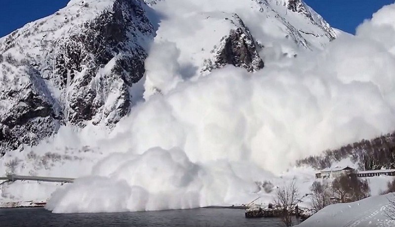 مقتل 5 عسكريين فرنسيين في انهيار ثلجي بجبال الألب