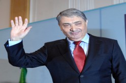 “شكارة “بن فليس  “تسخّن اللعب”