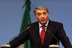 بن فليس  يخـاطب أنصاره عبر”السكايب”