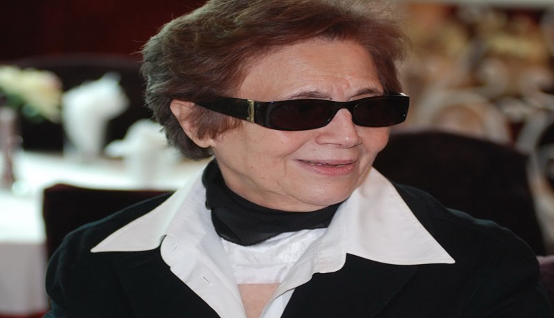 جميلة في باريس وفي أودان في نفس الوقت