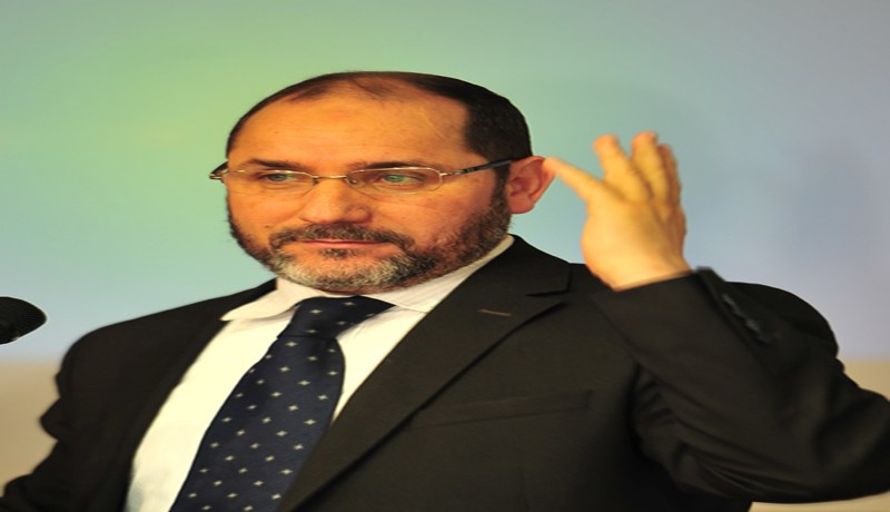 مقري يهزم بلعيز بسيف بلخادم