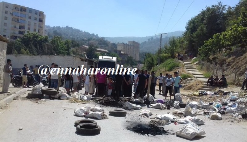 سكان أقدم حي فوضوي بحجوط ينتفضون طلبا للسكن