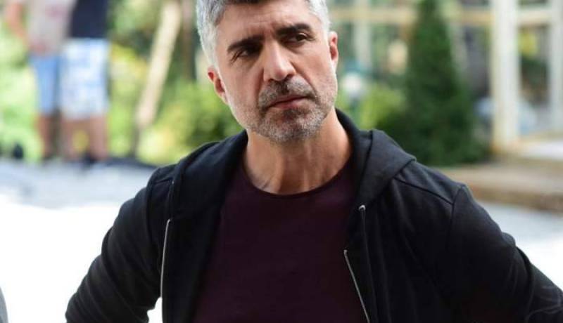 أوزجان دنيز يعلن موعد عقد قرانه على خطيبته