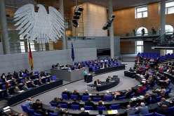 البرلمان الألماني يصوت على فترة رابعة لميركل