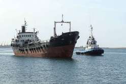 ليبيا.. قوات البحرية تحتجز ناقلة نفط يونانية