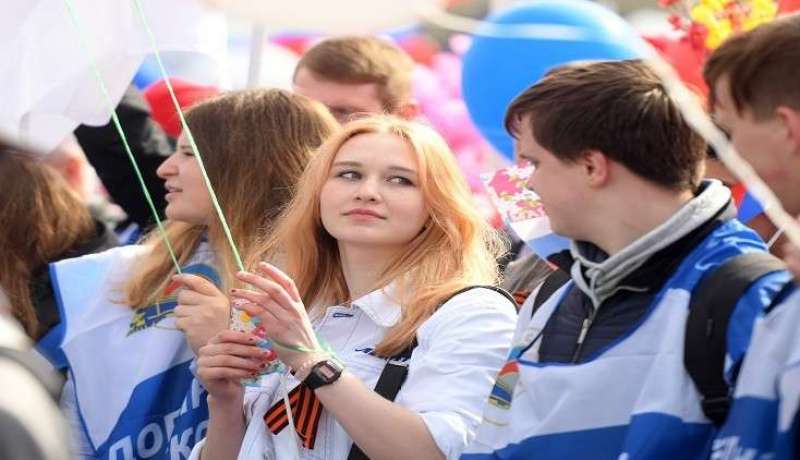 مسيرات واحتفالات فى روسيا بعيد الربيع والعمال