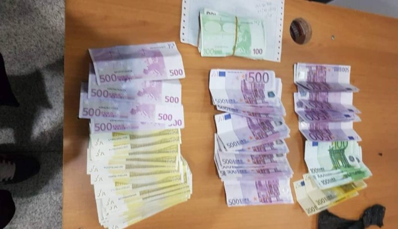 جمارك مطار محمد بوضياف بقسنطينة تحجز أزيد من 34 ألف أورو