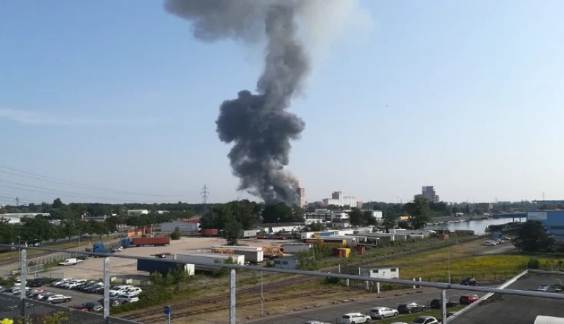 إصابة 11 شخصا في انفجار مستودع بفرنسا