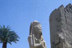 إحباط محاولة تهريب تمثال الملك رمسيس الثاني في مصر